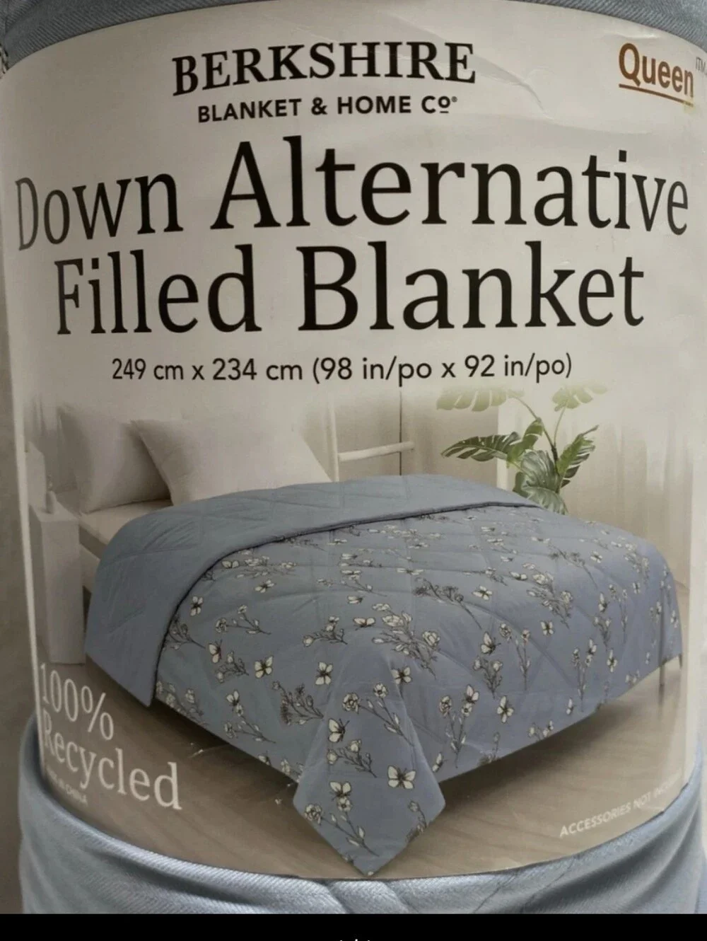 Berkshire  Herringbone Microfiber Dawn Comforter size Queen